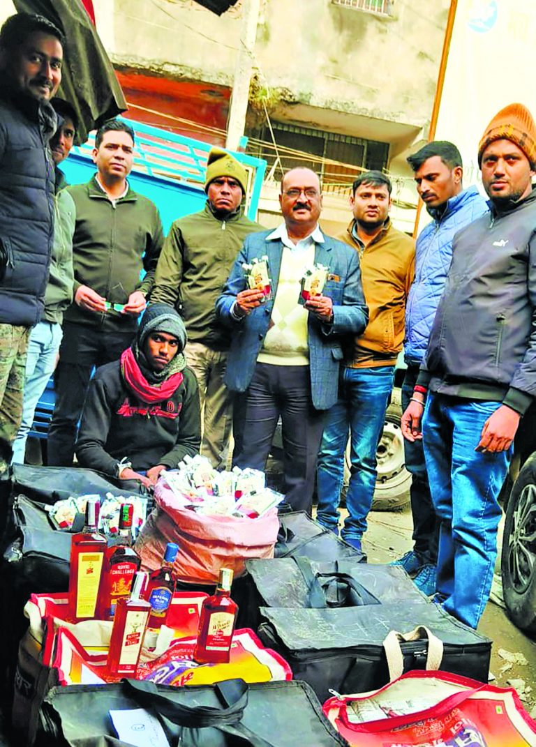 hajipur news. उत्पाद पुलिस ने 252 लीटर विदेशी शराब के साथ धंधेबाज को किया गिरफ्तार