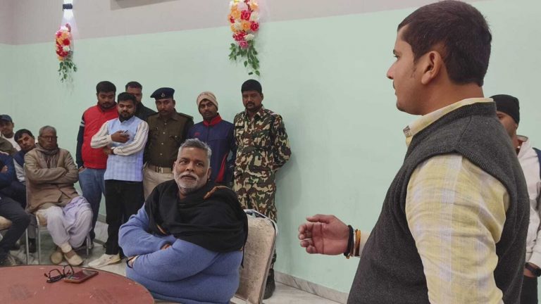 मोतनाजे गांव में भूमि अधिग्रहण के खिलाफ ग्रामीणों का संघर्ष जारी, समर्थन में पहुंचे पप्पू यादव
