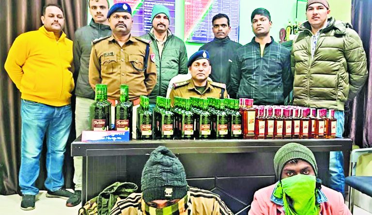 Crime News : रांची स्टेशन से शराब के साथ दो तस्कर गिरफ्तार