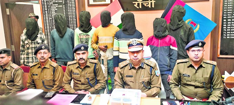 Crime News : वाहनों से डीजल चोरी करने वाले अंतरराज्यीय गिरोह के सात अपराधी गिरफ्तार, किंग पिन फरार