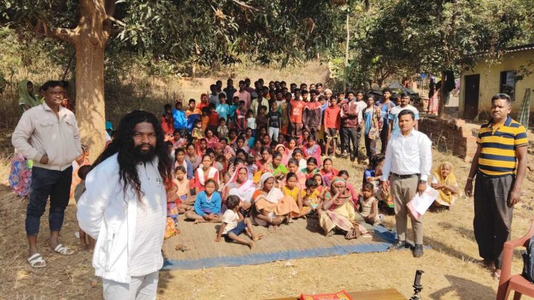 seraikela news : गरीब महिलाओं पर हो रही कार्रवाई व लकड़ी माफिया को छूट दे रहा विभाग : ग्रामीण