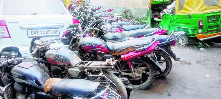 Patna News : चार गैरेज से 70 बाइकें हुईं बरामद, 60 निकलीं चोरी की