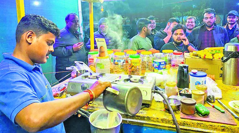 Rourkela News: 10 डिग्री के नीचे पहुंचा स्मार्ट सिटी का पारा, पूरे दिन कनकनी व ठंड का दिखा असर