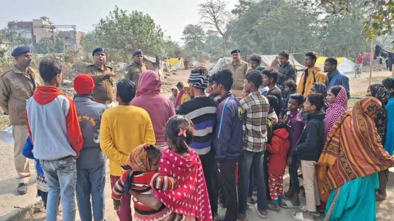 रेलवे ट्रैक पर नहीं करें छेड़छाड़, आरपीएफ ने किया जागरूक