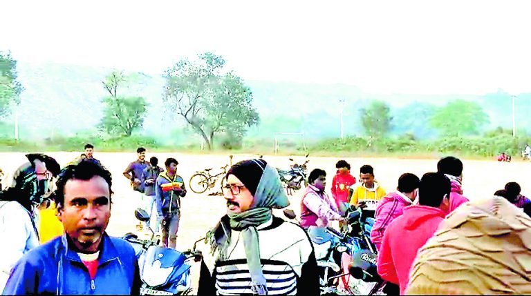 कुमारडीही : मैदान में दखल का आरोप, बीएलआरओ से शिकायत