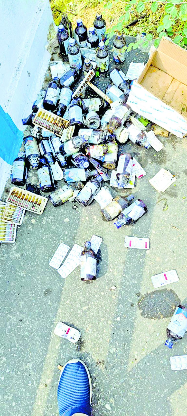 फतेहपुर सिमजुड़ी झील में डंप की गयीं दवाएं, जिससे मर गयीं 15 लाख की मछलियां