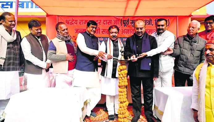 Chhapra News : पूर्व सीएम रामसुदंर दास की जयंती पर प्रतिमा का हुआ अनावरण