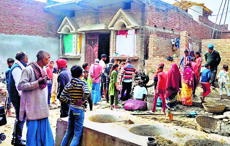 Chhapra News : गैस सिलिंडर में लीकेज से लगी आग, एक ही परिवार के सात लोग झुलसे
