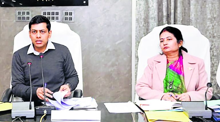 Buxar News: कार्य में लापरवाही बरतने के मामले में डीएम ने सीडीपीओ से किया शोकॉज