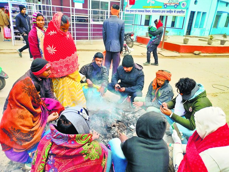 Gopalganj News  : पहाड़ों पर बर्फबारी से बेरहम बनी ठंड, कल से मौसम के बिगड़ने का ऑरेंज अलर्ट जारी
