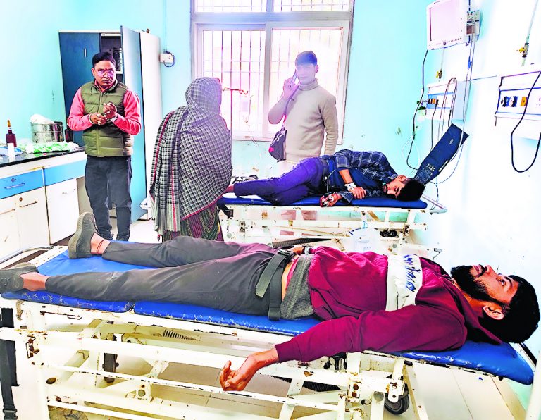 सड़क हादसे में एक की मौत, तीन जख्मी