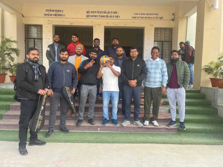 मुंगेर के इंजीनियरिंग कॉलेज में आयोजित वालीबॉल प्रतियोगिता में प्राध्यापक लेंगे भाग