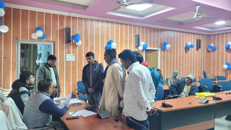 जनता दरबार में 33 लोगों की समस्याओं से रूबरू हुए अपर समाहर्ता
