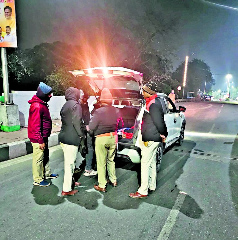 Rourkela News: सर्द रात में क्राइम कंट्रोल के लिए 14 थानों की पुलिस चौक-चौराहों पर उतरी