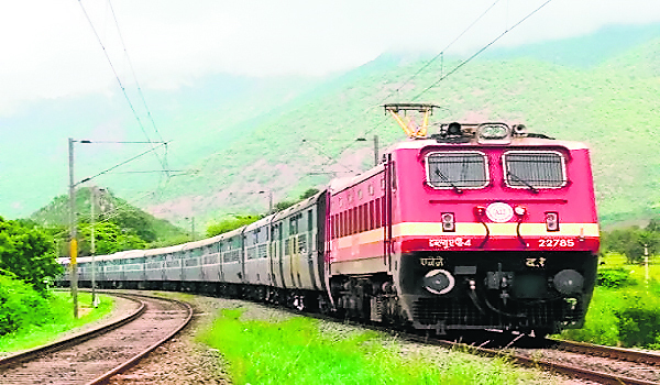 दानापुर इंटरसिटी से मोबाइल उड़ा कर भाग रहा शातिर गिरफ्तार