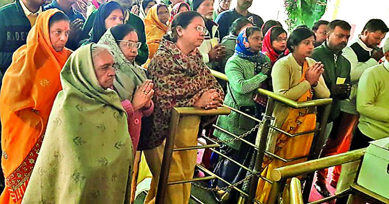 Ranchi News : बैकुंठ महोत्सव पर बालाजी मंदिर में लगी भक्तों की कतार