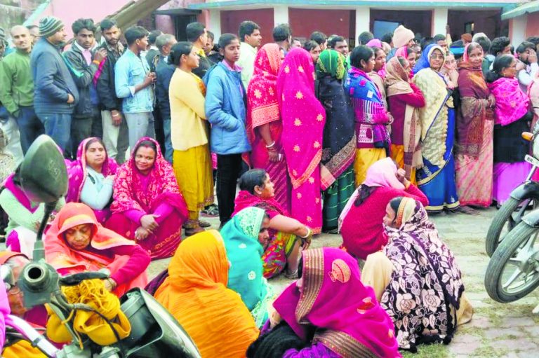 Chhapra News : मांझी प्रखंड में हल्की झड़प के बीच संपन्न हुआ पैक्स चुनाव