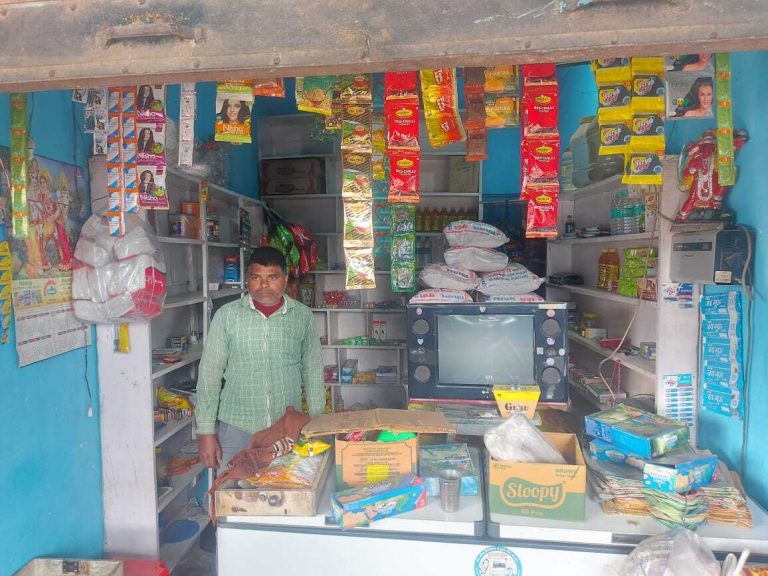 किराना दुकान का शटर तोड़ पचास हजार की चोरी, जांच में जुटी पुलिस