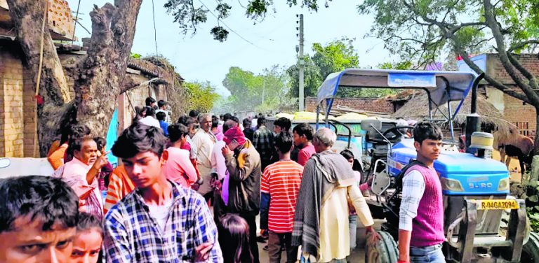 Chhapra News : भेल्दी में अनियंत्रित ट्रैक्टर की चपेट में आने से वृद्ध की मौत