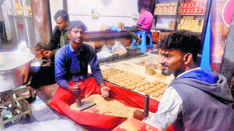 Buxar News: तीन साल बाद 14 को धनु से मकर राशि में प्रवेश करेंगे भगवान सूर्य