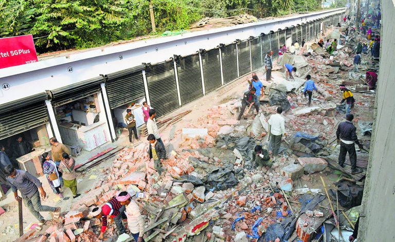 बीएन कॉलेज के पास 51 दुकानें ध्वस्त