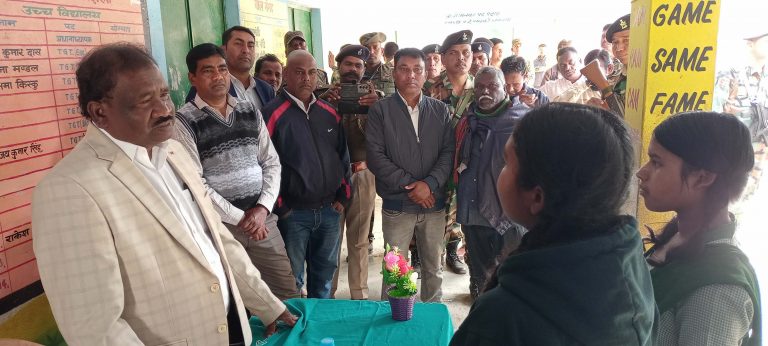 East Singhbhum News : 9वीं-10वीं की छात्राओं ने कहा, नहीं मिलता मध्याह्न भोजन, मंत्री बोले- अपने स्तर से प्रयास करूंगा