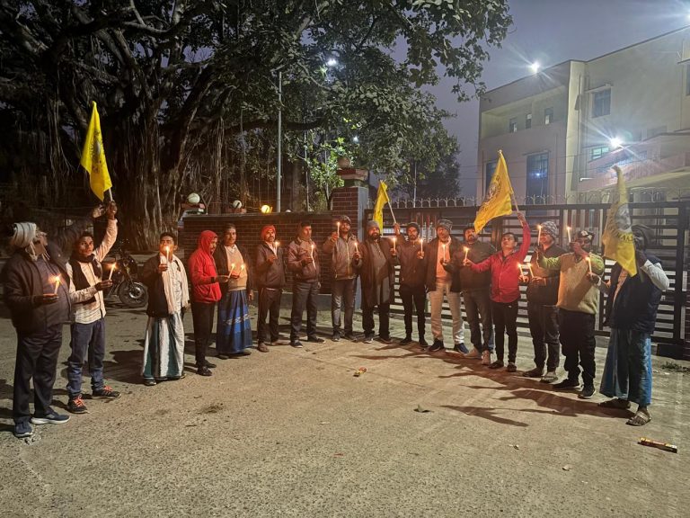 70 वीं बीपीएससी के पुनर्परीक्षा की मांग को लेकर धोरैया में जनसुराज ने निकाला कैंडल मार्च