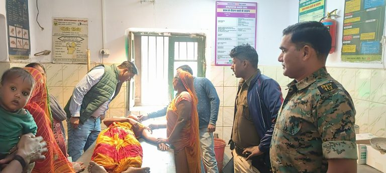 शराब पीने से मना करने पर पति ने पत्नी की पीटा, प्राथमिक उपचार के बाद रेफर