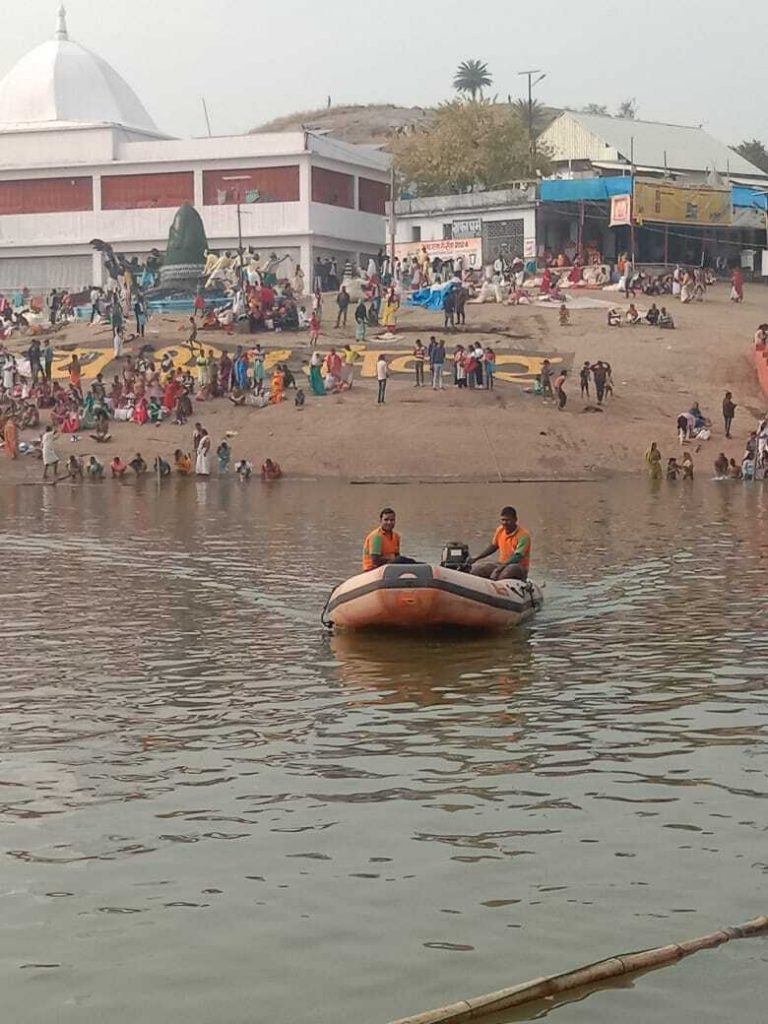 श्रद्धालुओं की सुरक्षा के लिए पापहारिणी में एफडीआरएफ की टीम तैनात