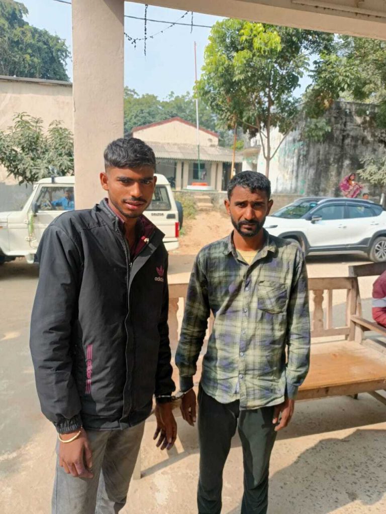 शराब के साथ दो तस्कर गिरफ्तार
