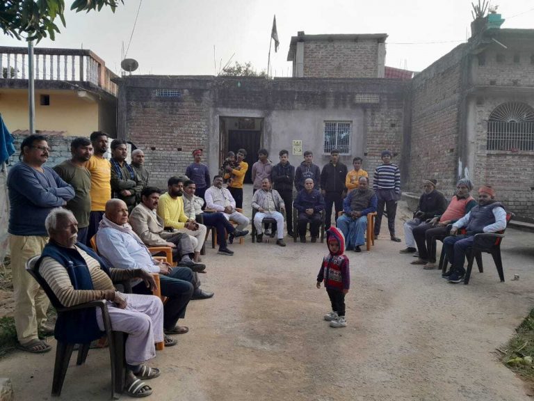 पूर्व विधायक पीड़ित परिजनों को बंधाया ढांढ़स