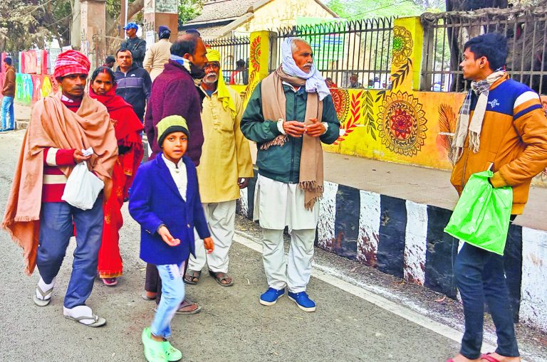 Chapra News : तीन दिनों की धूप के बाद मौसम ने ली करवट, सर्द हवाओं से बढ़ी ठिठुरन