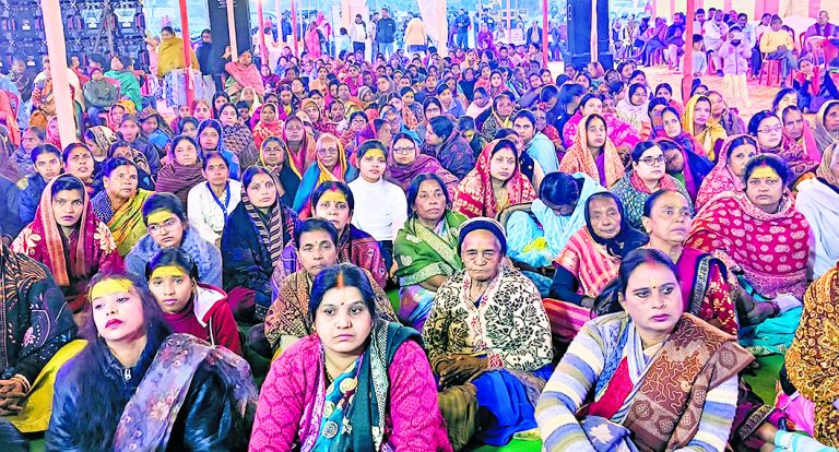 प्रेम जब अनंत हो गया.. मेरा रोम रोम संत हो गया… पर झूमें श्रद्धालु