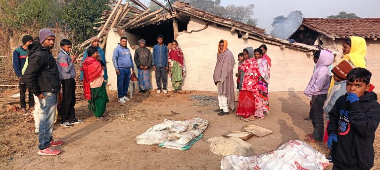 Bokaro News : हाथी ने घरों को किया क्षतिग्रस्त, परिवार ने भाग कर बचायी जान