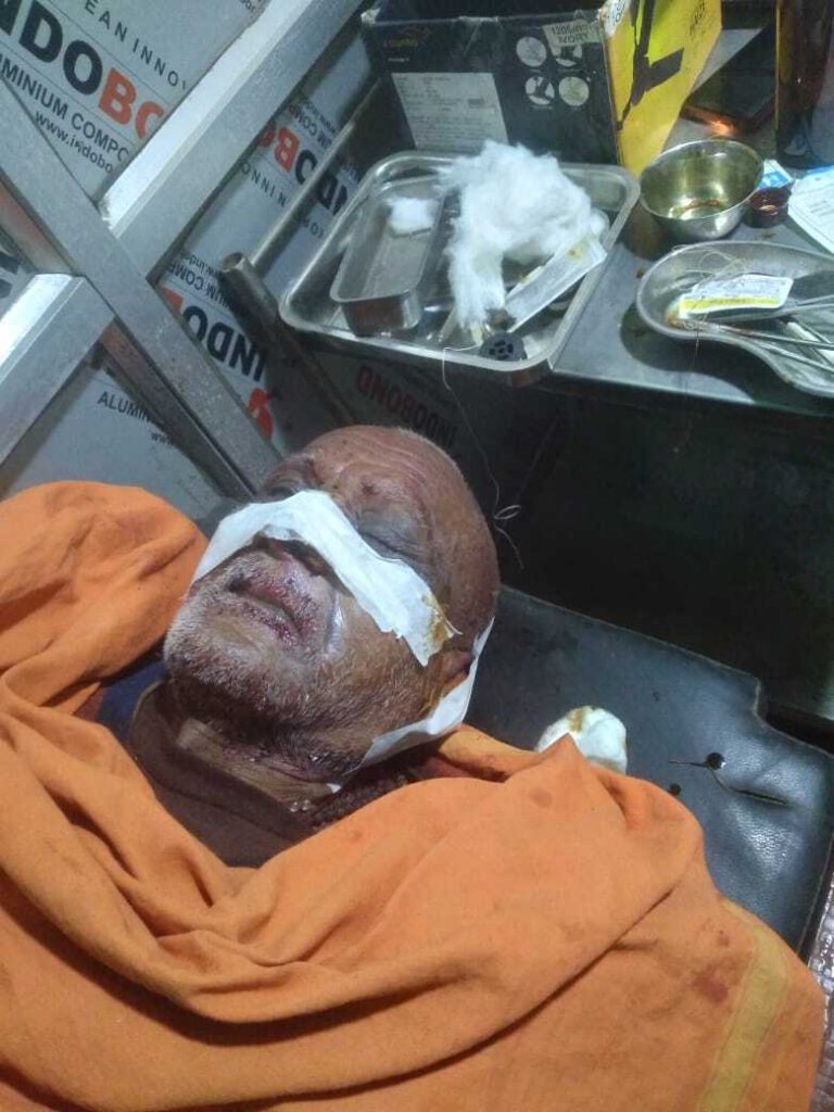 झारखंडी ठाकुरवाड़ी के महंत पर अपराधियों ने धारदार हथियार से किया हमला, घायल