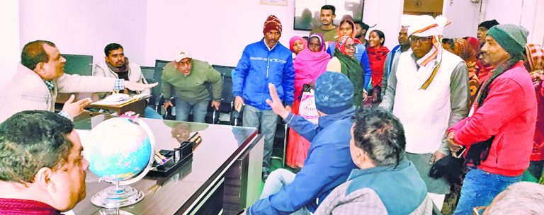 News about fraud in government scheme : एक महिला ले रही आठ के पैसे, पुरुषों के खाते में भी जा रही मंईयां सम्मान की राशि