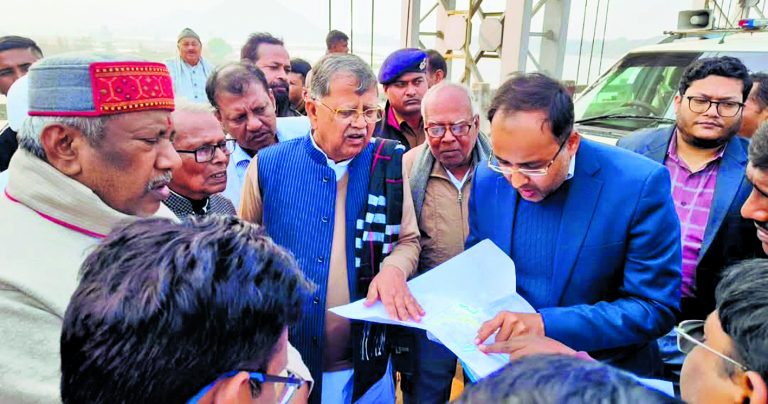 डीएम ने मुहाने नदी परियोजना का किया निरीक्षण