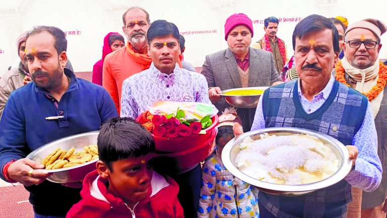Gopalganj News  : थावे मंदिर में दिखा भक्ति, साधना और संस्कृति का अद्भुत संगम, वैदिक मंत्रों से गूंजा परिसर