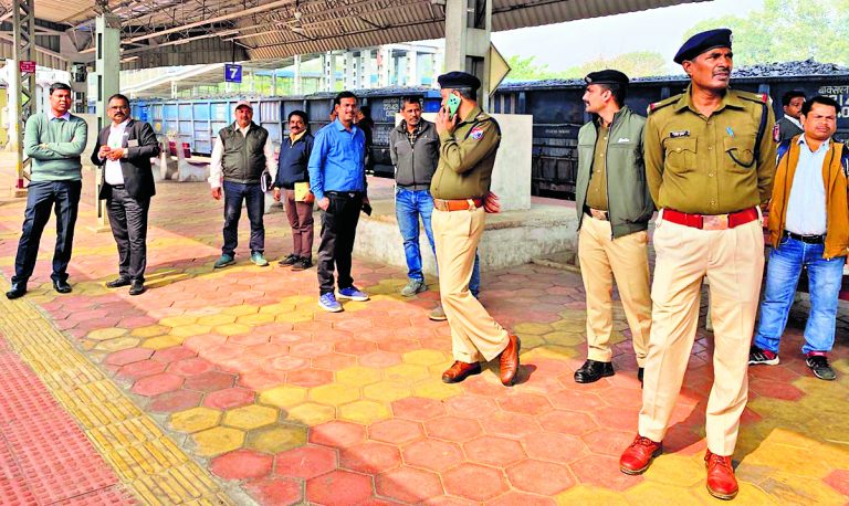Rourkela News: चक्रधरपुर रेल एडीआरएम ने किया डुमेरता समेत अन्य स्टेशनों का निरीक्षण