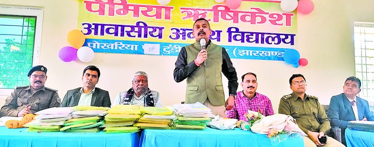 Dhanbad News:शिक्षा से ही होगा समाज का विकास : एसएसपी