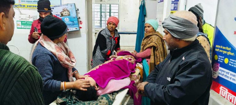 ठंड में स्कूल में बेहोश होकर गिरी वर्ग आठ की छात्रा, हालत गंभीर