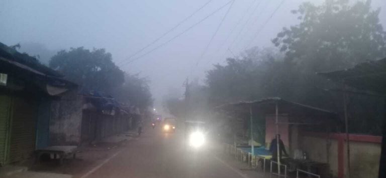 धूप रही नदारद, ठंडी हवाओं ने बिगाड़ा लोगों का हाल