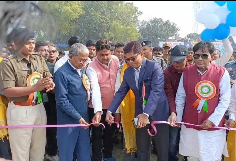 जंगीपुर एसपी ने क्रिकेट टूर्नामेंट का किया शुभारंभ