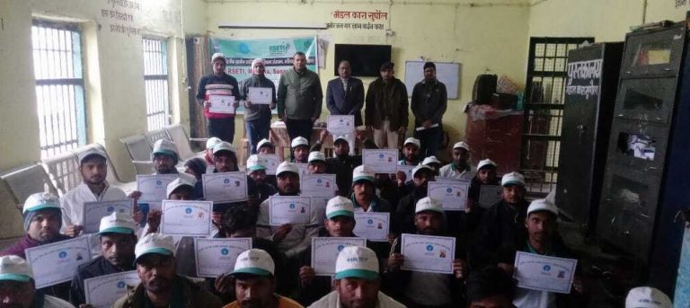 आत्मनिर्भरता को बढ़ावा देने के उद्देश्य से 35 कैदियों को दिया गया अगरबत्ती बनाने का प्रशिक्षण