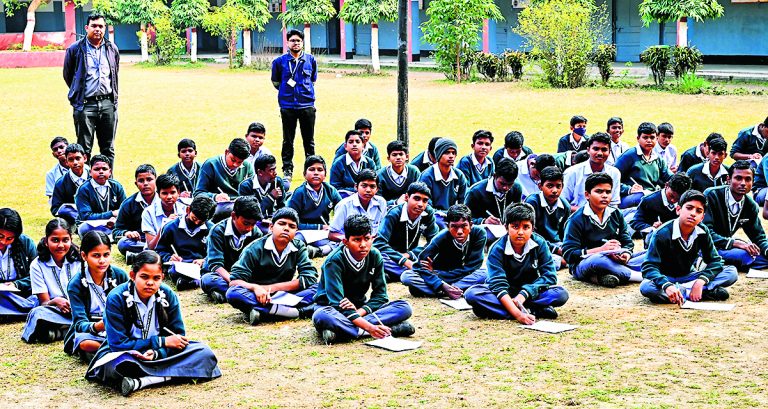 Rourkela News: छात्र-छात्राओं को सड़क सुरक्षा दूत के रूप में कार्य करने के लिए किया प्रोत्साहित