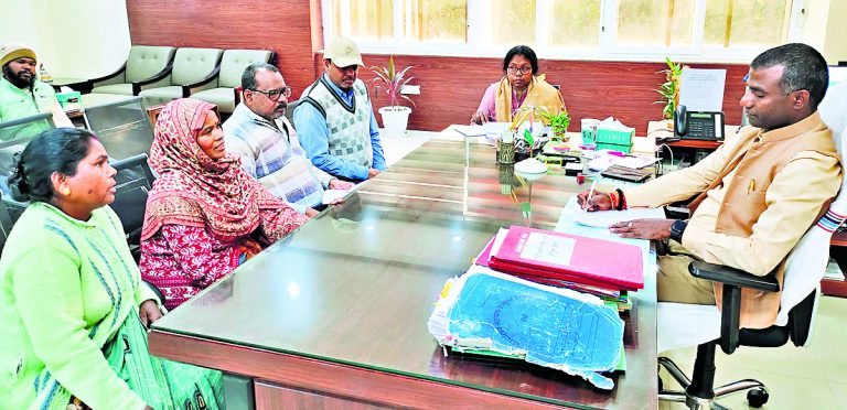 Ranchi news : डीसी के जनता दरबाद में लोगों ने लगायी फरियाद