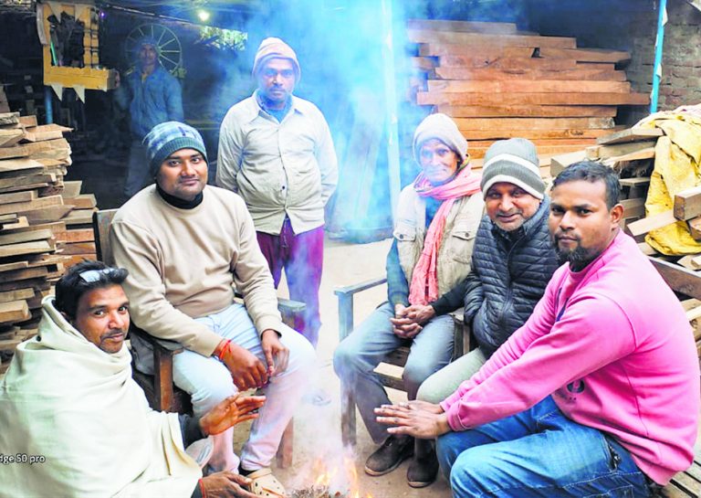 Siwan News : सुबह शीतलहर, दोपहर धूप, शाम होते ही बढ़ गयी कनकनी