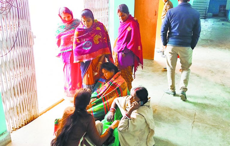 Gopalganj News  : थावे डायट में शिक्षक प्रशिक्षुओं के लिए खाना बनानेवाली रसोइया ने की खुदकुशी, मौत से पहले मोबाइल पर वीडियो किया रिकॉर्ड