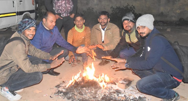 परवान चढ़ा सर्दी का सितम, अस्त-व्यस्त हुआ आम जनजीवन