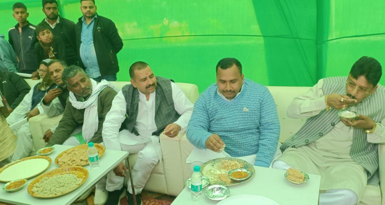 Gaya News : गुरुआ में राजद विधायक ने किया दही-चूड़ा भोज का आयोजन